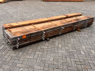Ca. 17x Mora Hardhouten Balken Fijnbezaagd, 50x300mm, Lengte 400cm